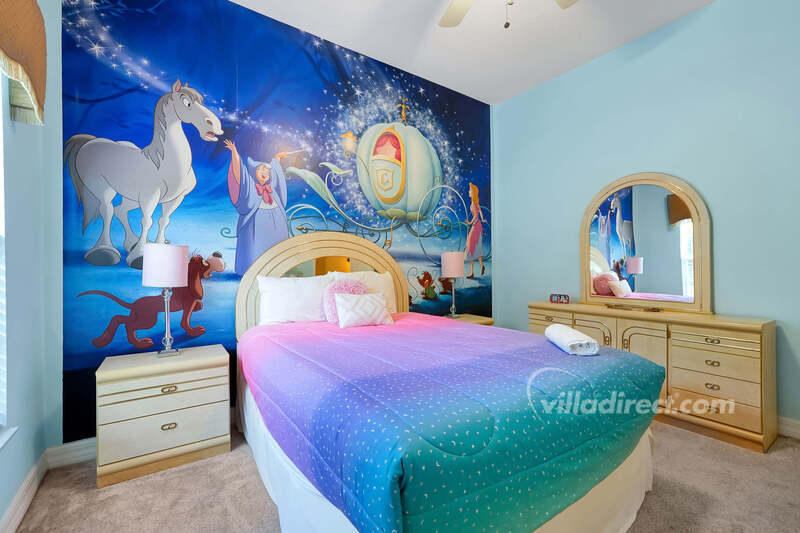 Queen bedroom #4