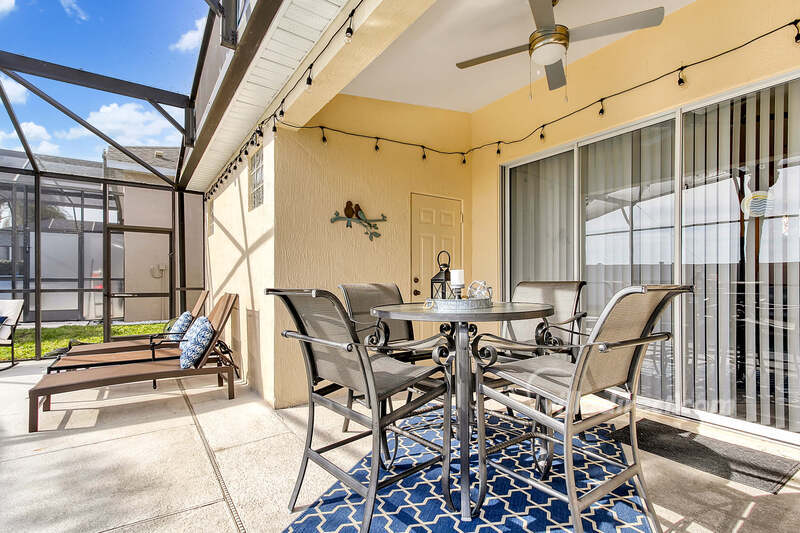 Eat by the pool together