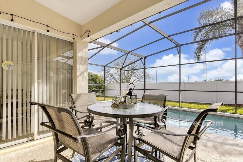 Outdoor dining by the pool