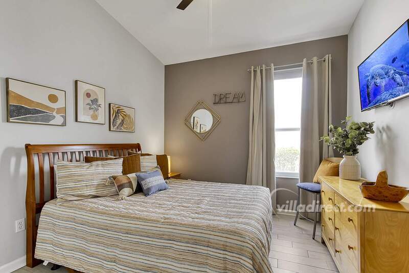Bedroom 2: queen bed