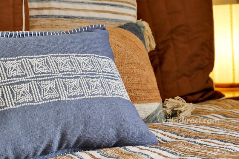 Bedroom 2: pillows