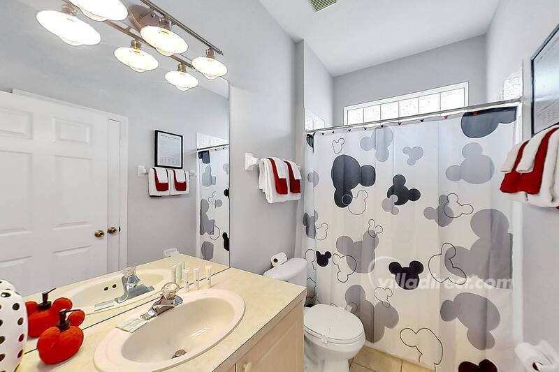 Hall bathroom: tub, shower