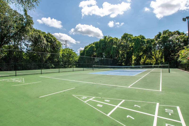 Emerald Island tennis courts