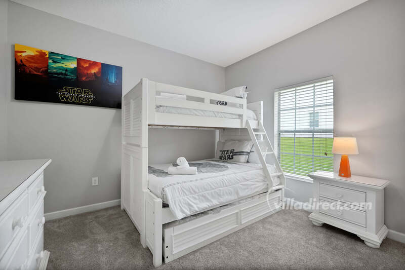 Bunk bedroom (sleeps 3)