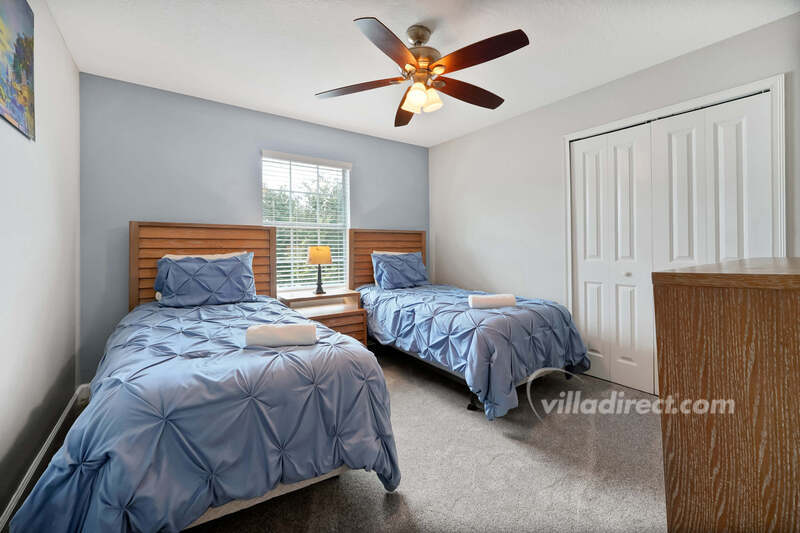 Twin bedroom