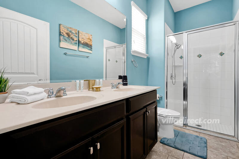 Master bed ensuite