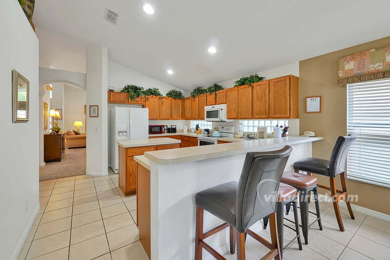 Kitchen breakfast bar