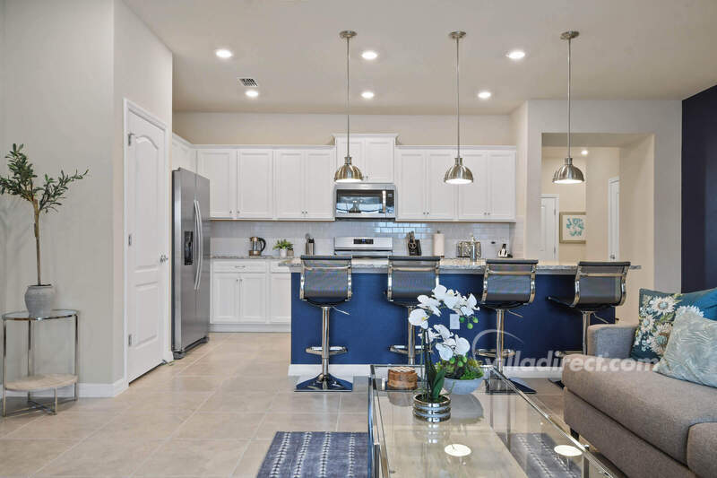 Kitchen and breakfast bar