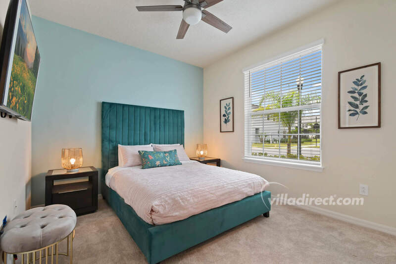 Bedroom 1: queen bed