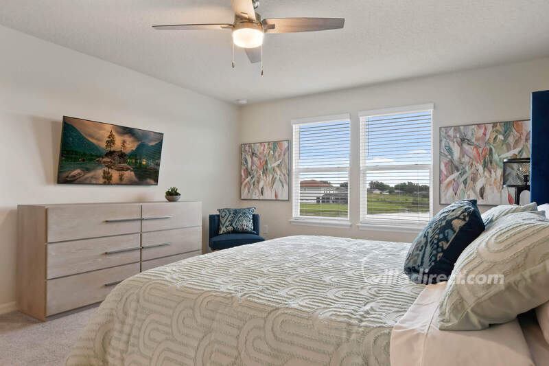 Bedroom 3: king and dresser