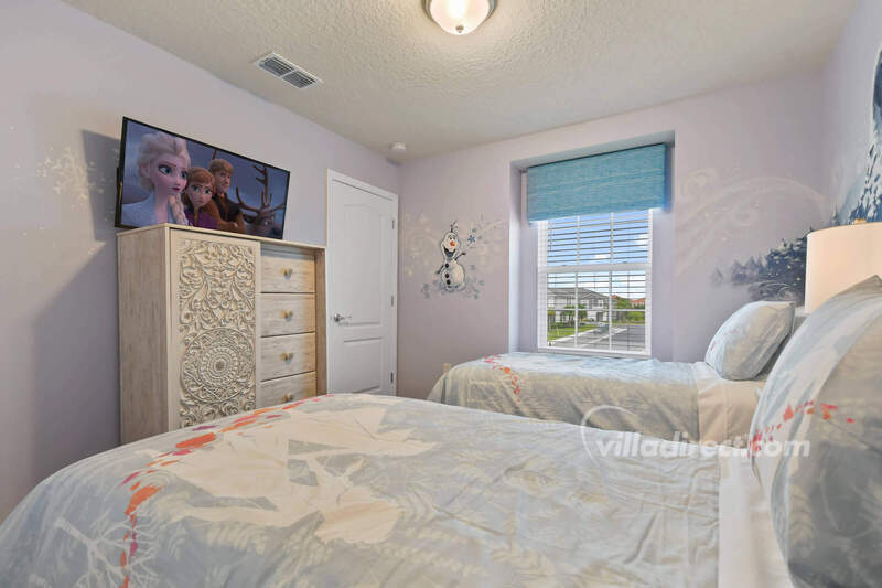Bedroom 5: twin beds