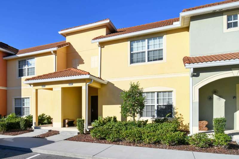 Stay at this fabulous 4 bedroom town home in <strong>Paradise Palms</strong> close to all the attractions.