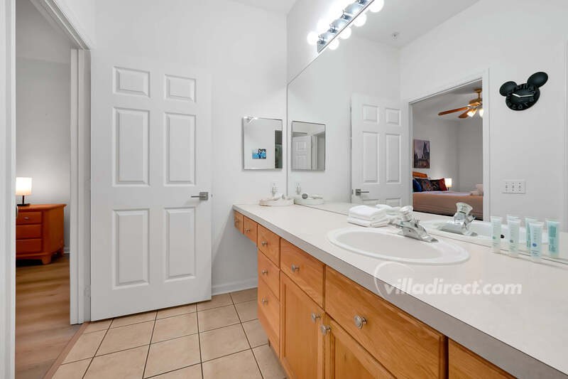 En-suite family bathroom