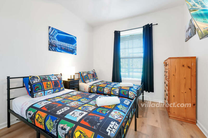 Full/twin bedroom