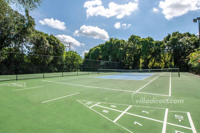 Emerald Island tennis courts